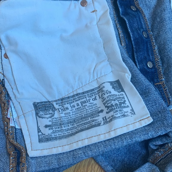 Levi’s 501 cut off shorts. Size 28. - Picture 6 of 7